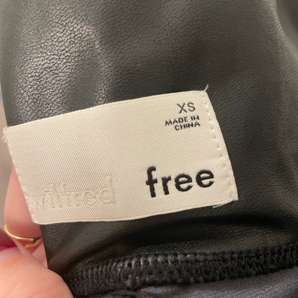 XS Daria pant Wilfred leather leggings from Aritzia - Picture 4 of 4